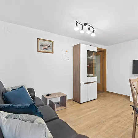 Διαμέρισμα With Parking Space Novigrad - 25957