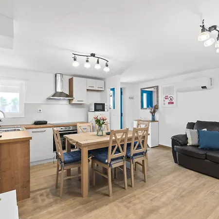 With Parking Space Novigrad - 25957 Apartman
