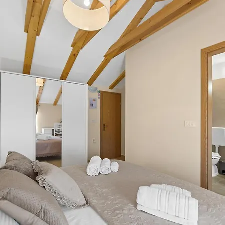 Apartman With Parking Space Novigrad - 25957