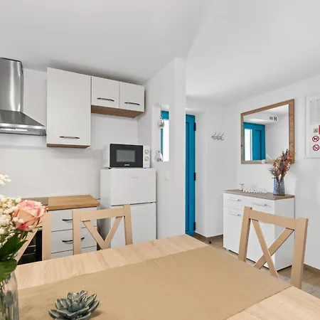 Apartman With Parking Space Novigrad - 25957 *